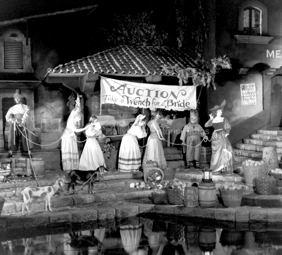 Disneyland 1957 Pirates 1 WM.jpg